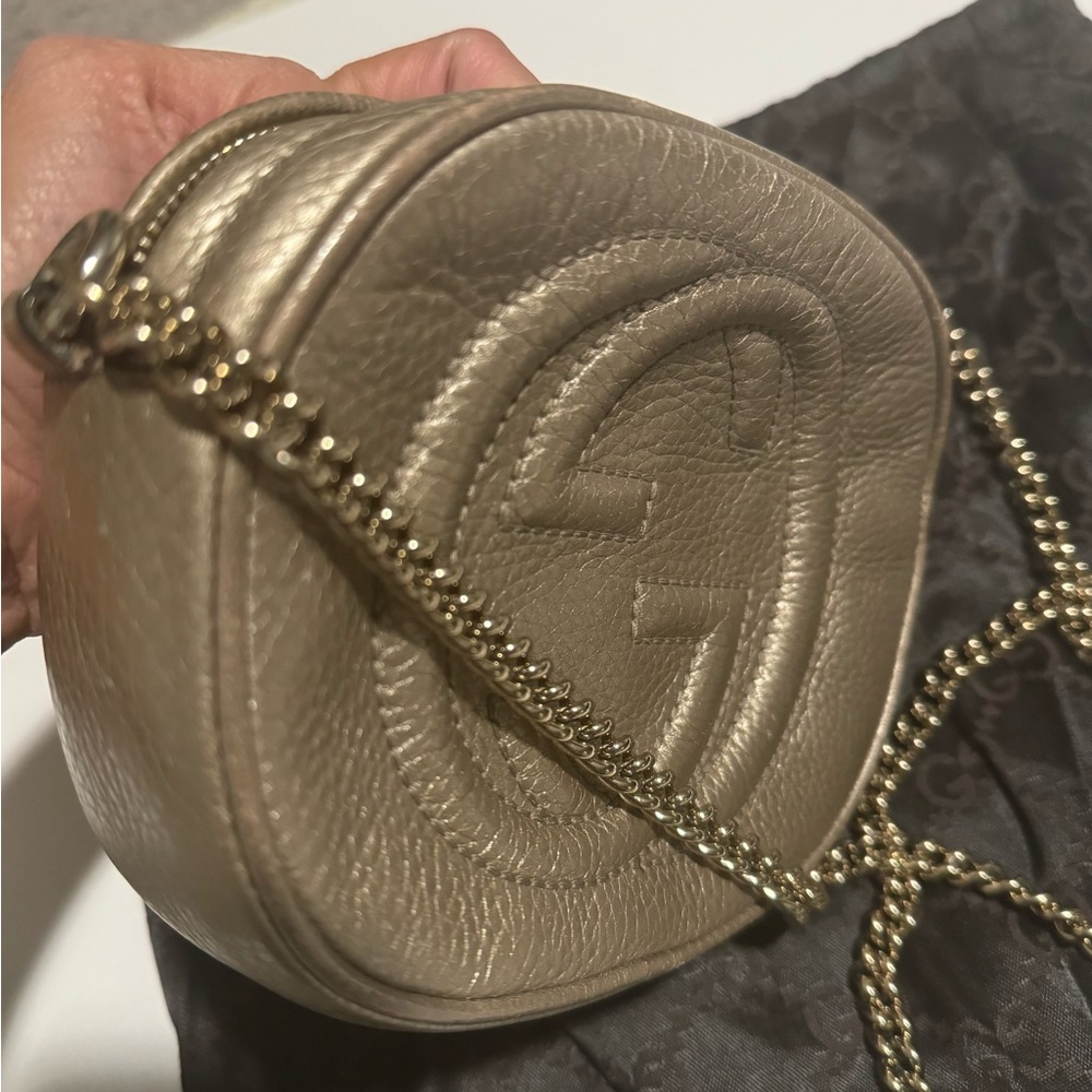 Gold Crossbody Bag with Embossed Design and Chain Strap